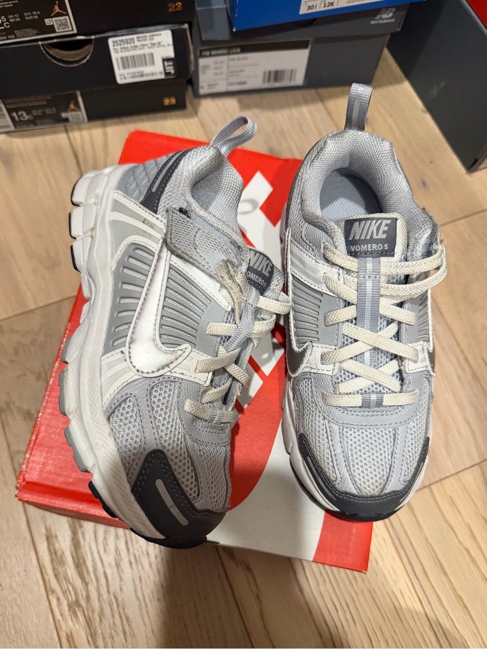 Nike Kids' Vomero 5 Athletic Shoes - Grey/White